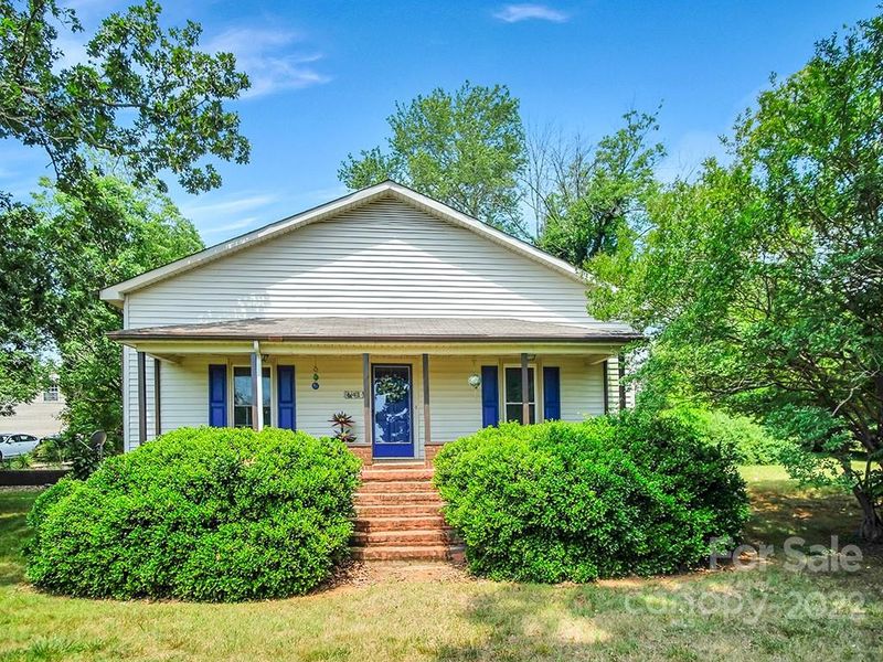 641 Loray Farm Rd, Dallas, NC 28034