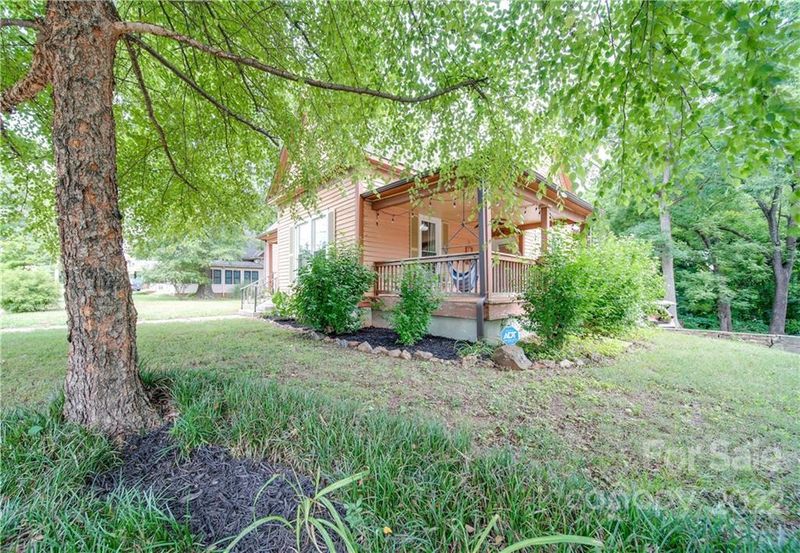 800 W Front St, Statesville, NC 28677