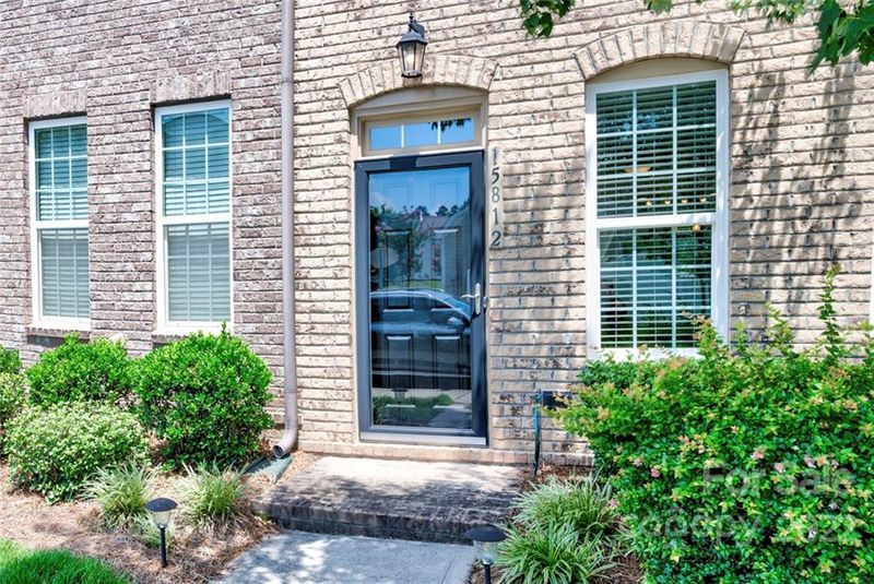 15812 Sharon Dale Dr, Davidson, NC 28036
