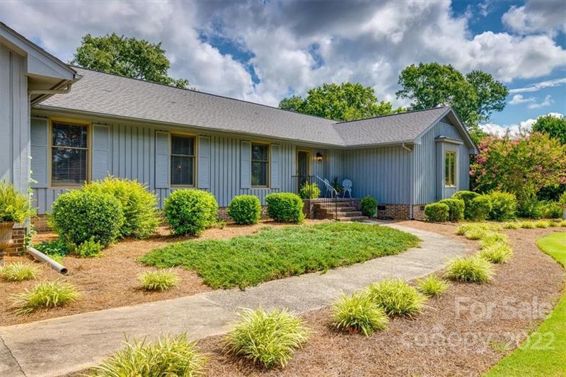 113 Pinewood Dr, Clover, SC 29710