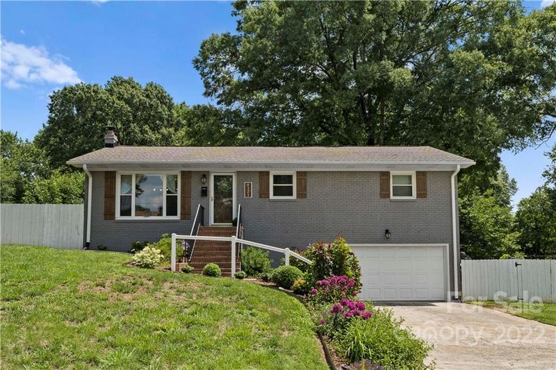 4121 Gladstone Ln, Charlotte, NC 28205