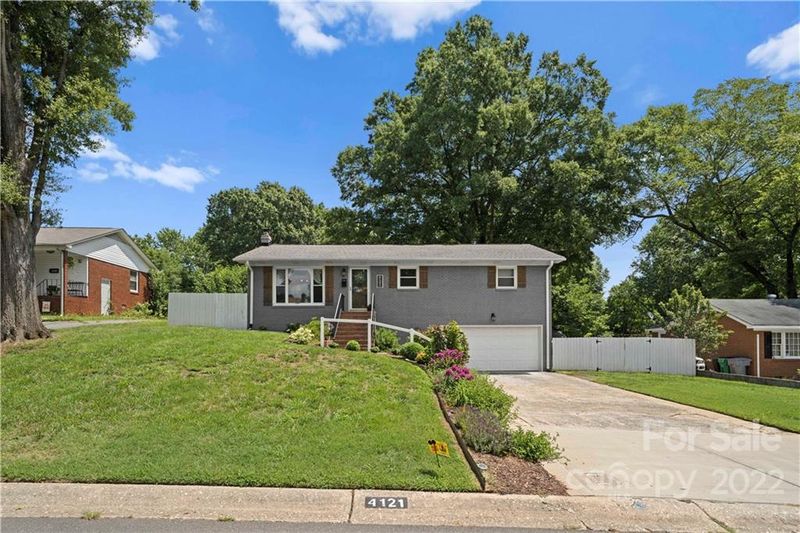 4121 Gladstone Ln, Charlotte, NC 28205