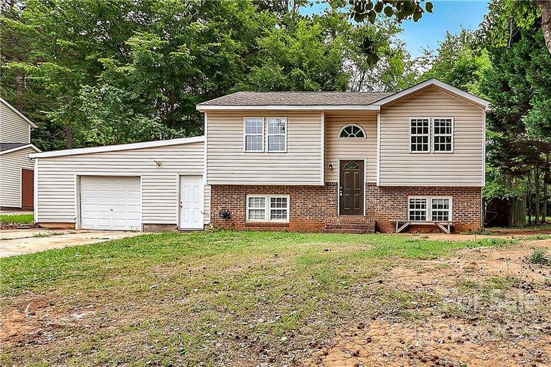 6645 Pinta Ct, Charlotte, NC 28227