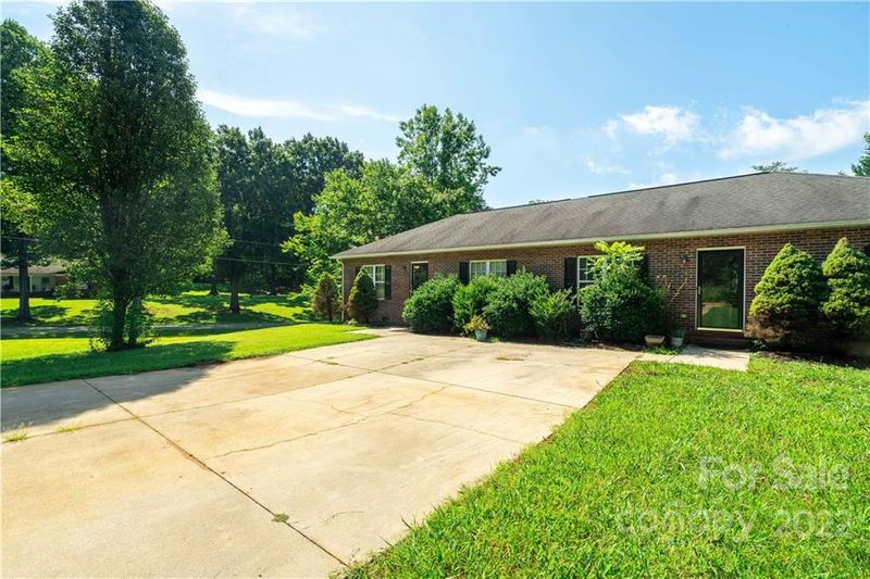 5729 Lee Cline Rd, Conover, NC 28613