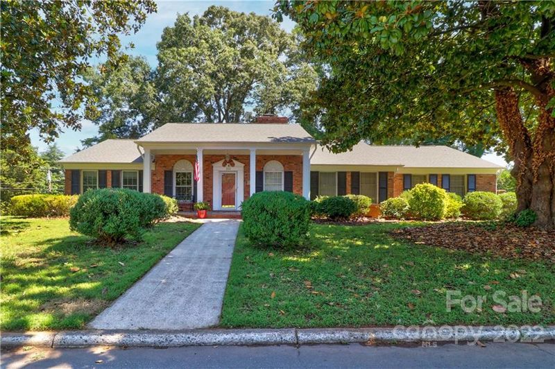 804 Birchcrest Dr, Statesville, NC 28677