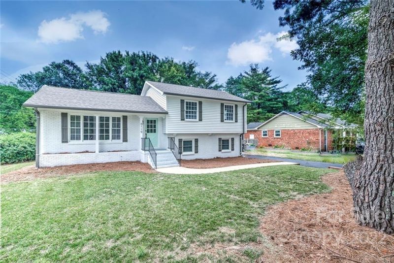 6119 Idlebrook Dr, Charlotte, NC 28212