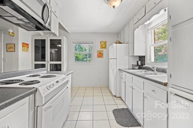 1008 Robinhood Ln, Kannapolis, NC 28081