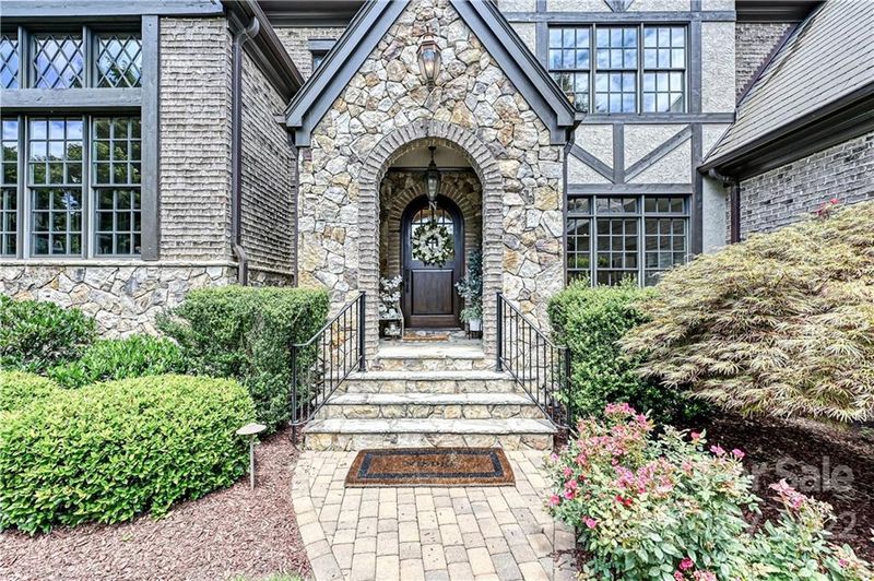 8402 Glendevon Ct, Waxhaw, NC 28173