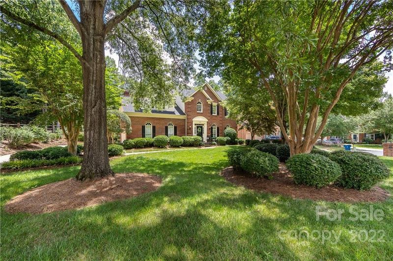 414 Clairview Ln, Matthews, NC 28105
