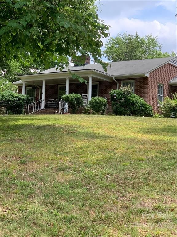 608 Spring St, Mount Holly, NC 28120
