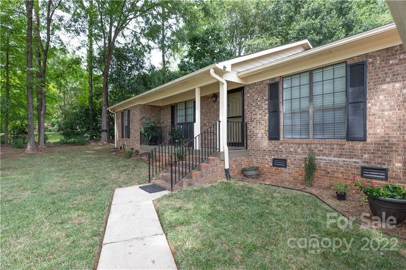 5420 Oak Dr, Charlotte, NC 28216