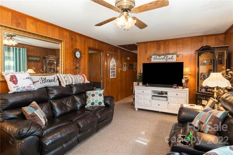 425 32nd St SW, Hickory, NC 28602