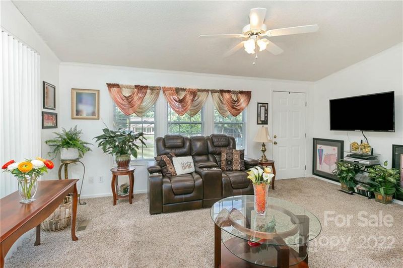 421 S Pine St, Dallas, NC 28034