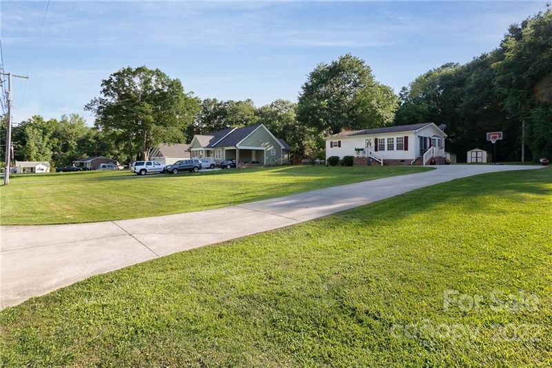 421 S Pine St, Dallas, NC 28034
