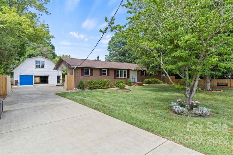 1632 Gemway Dr, Charlotte, NC 28216