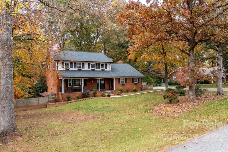 611 5th Ave NE, Conover, NC 28613
