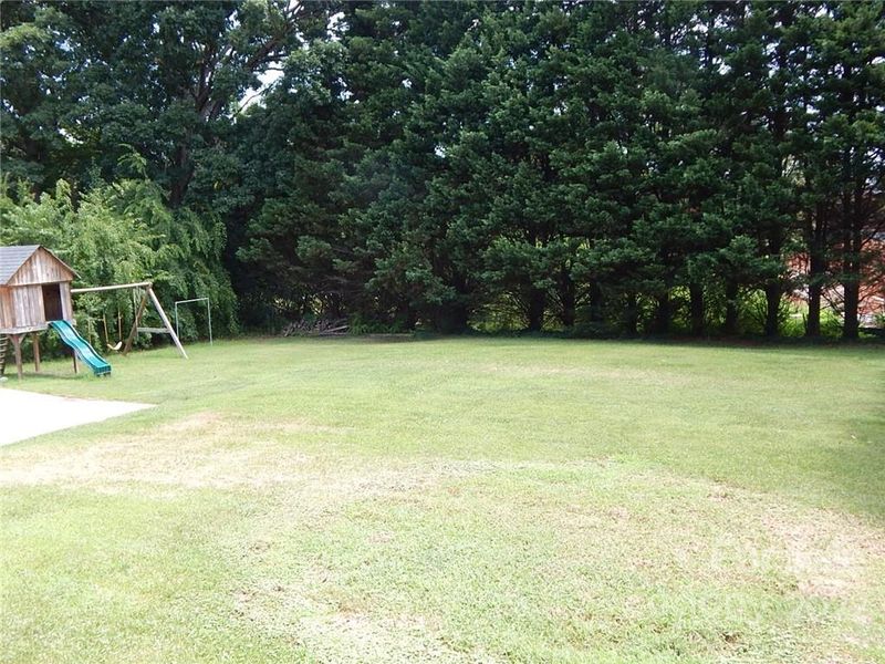 2050 25th Street Dr NE, Hickory, NC 28601