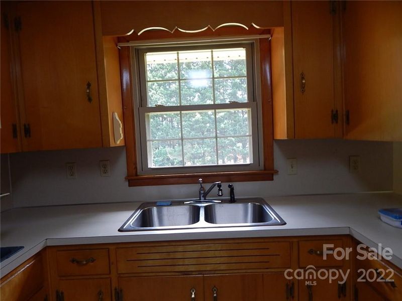 2050 25th Street Dr NE, Hickory, NC 28601
