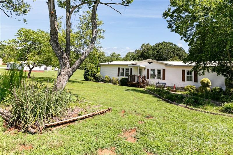 3838 River Rd, Hickory, NC 28602