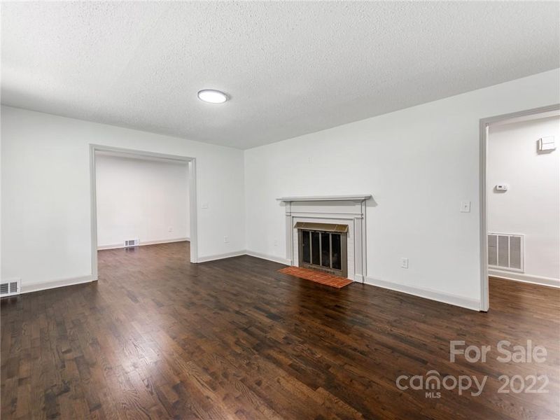 2135 Pinebrook Cir, Charlotte, NC 28208