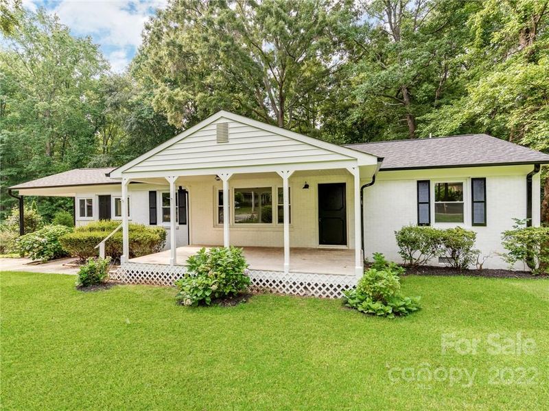 2135 Pinebrook Cir, Charlotte, NC 28208