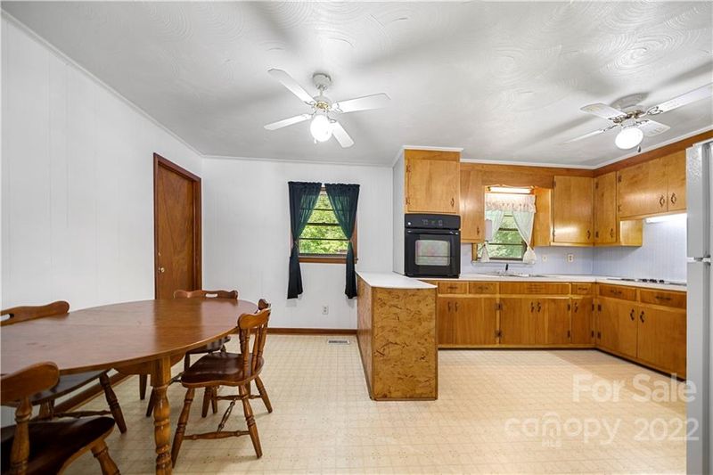 1733 Belcross Ln, Newton, NC 28658