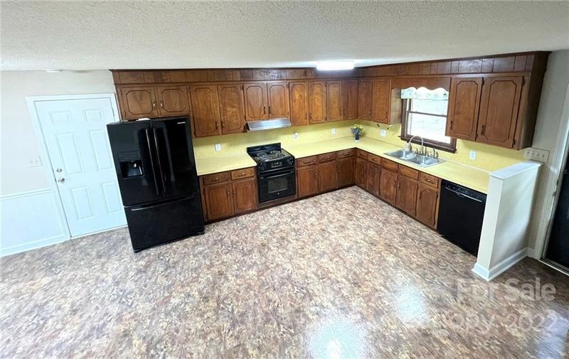 150 Helton Harris Rd, Stanley, NC 28164