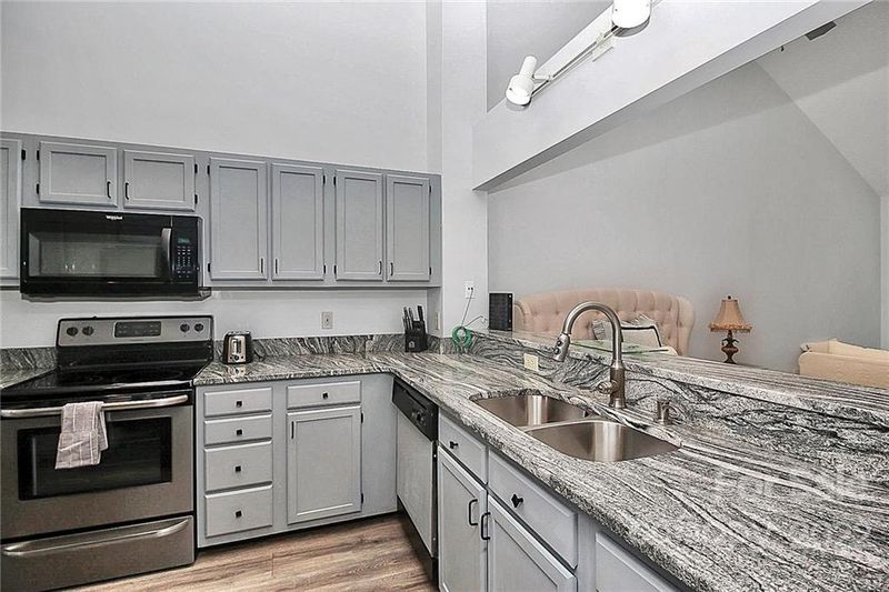 19988 Oak Leaf Cir, Cornelius, NC 28031
