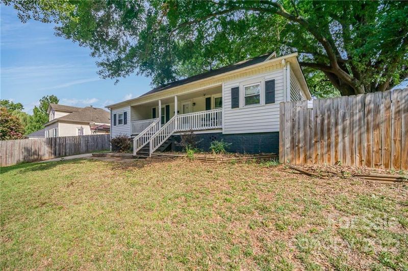 35 Riverside Dr, Cramerton, NC 28032