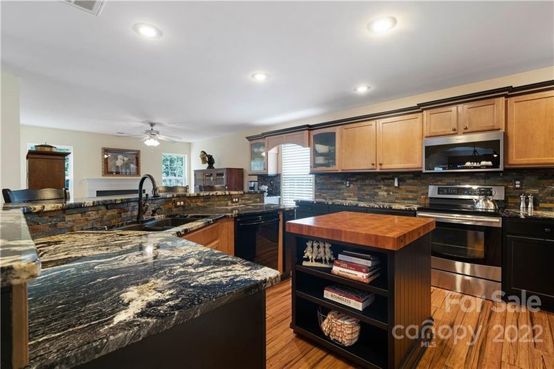5204 Sunriver Rd, Gastonia, NC 28054