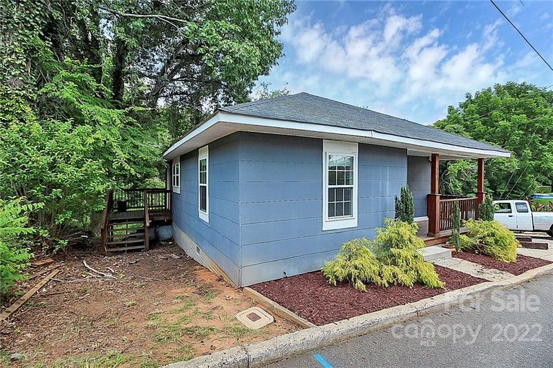 566 Baltimore Dr, Cramerton, NC 28032