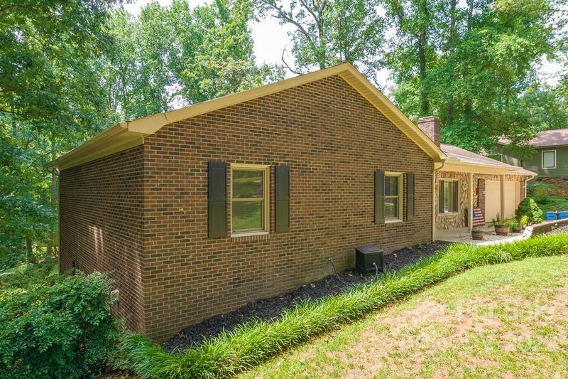 3745 Sandy Ford Rd, Hickory, NC 28602