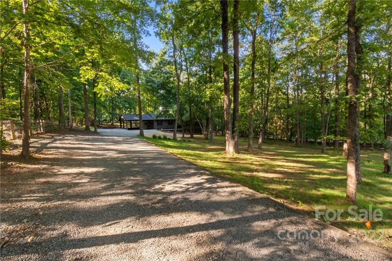 2218 Chestnut Ln, Matthews, NC 28104