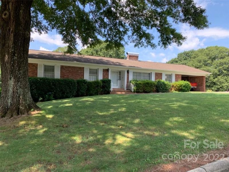 122 40th Avenue Dr NE, Hickory, NC 28601