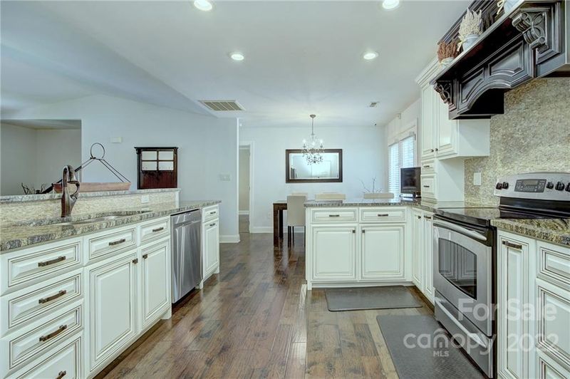 2814 Stockwood Dr, Gastonia, NC 28056