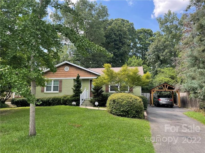 3612 Litchfield Rd, Charlotte, NC 28211