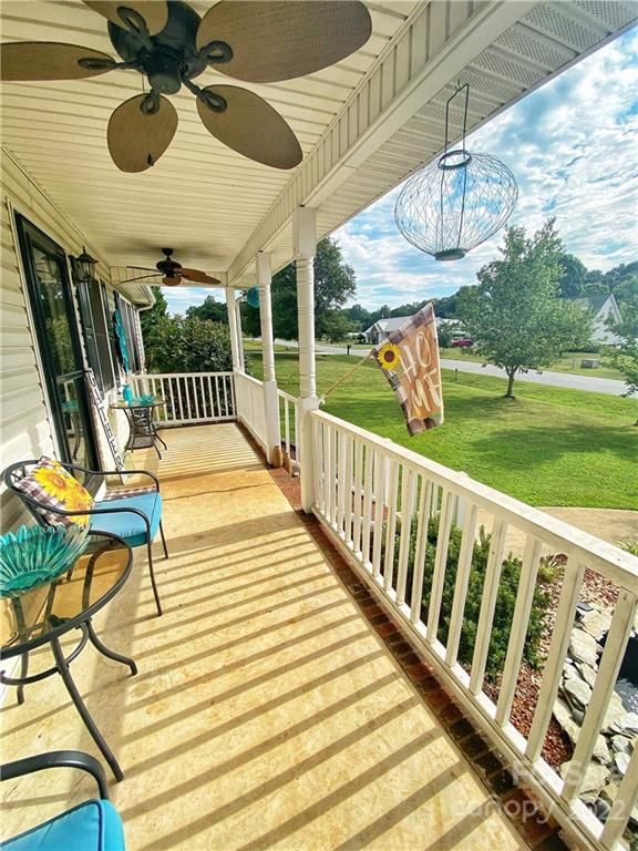 884 Creekside Dr, Lincolnton, NC 28092