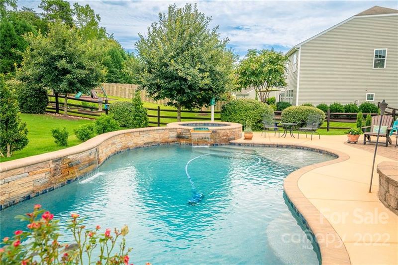 143 E Warfield Dr, Mooresville, NC 28115