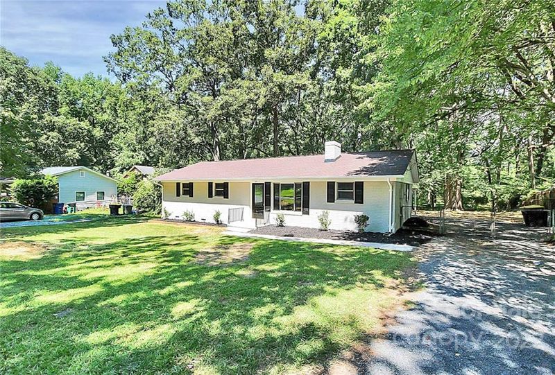 211 White Oak Ln, Matthews, NC 28104