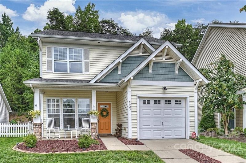 9523 Long Hill Dr, Charlotte, NC 28214