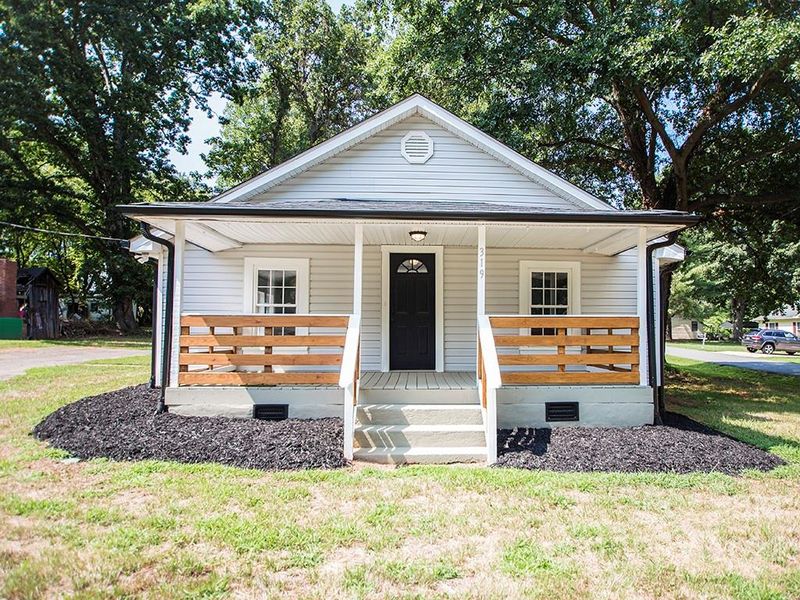 319 Caroline Ave, Lowell, NC 28098