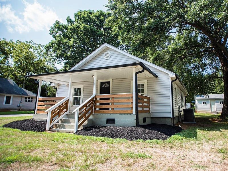 319 Caroline Ave, Lowell, NC 28098