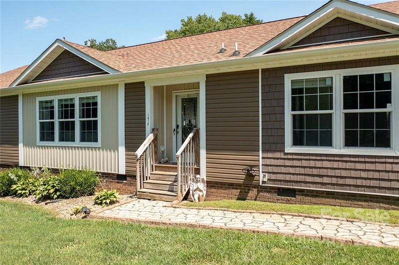 1610 17th St NE, Hickory, NC 28601