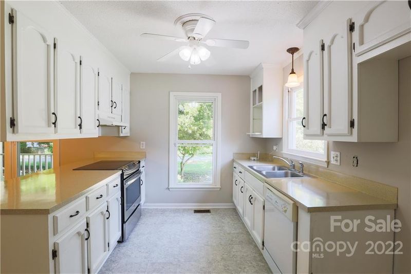 3000 Farmhouse Ln, Gastonia, NC 28056