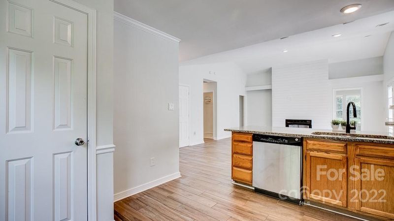 7422 Crestside Ln, Charlotte, NC 28227