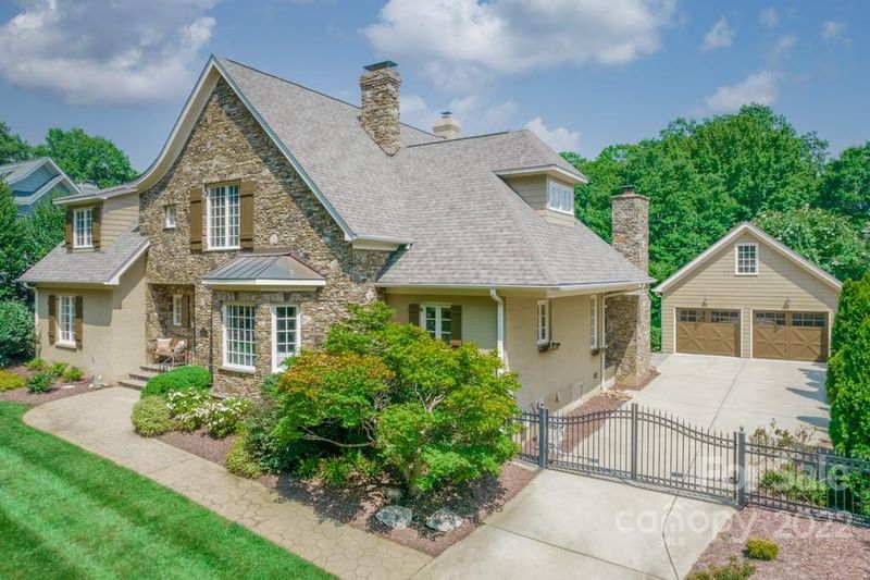 1677 Sterling Rd, Charlotte, NC 28209