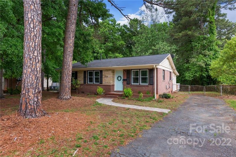 3908 Litchfield Rd, Charlotte, NC 28211