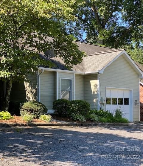 251 5th Ave NE, Hickory, NC 28601