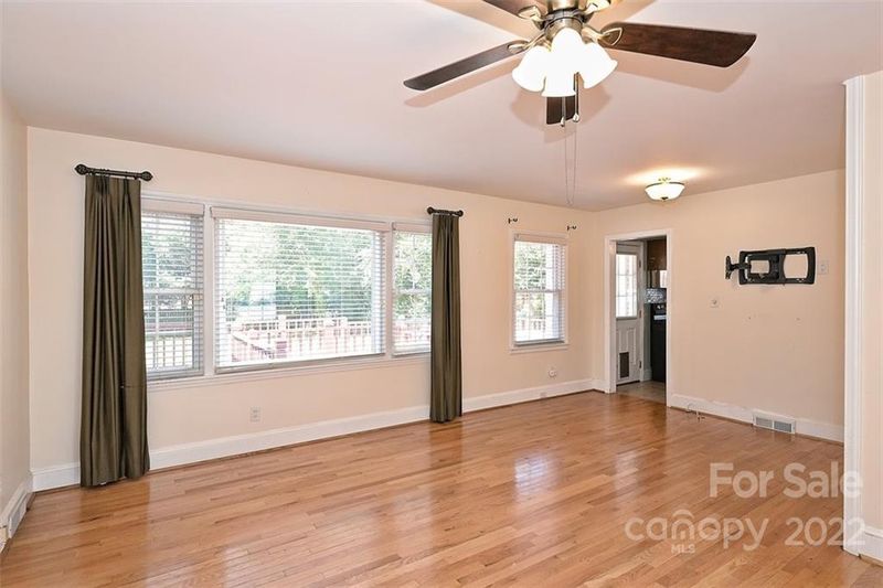 1046 Guilford Rd, Charlotte, NC 28209