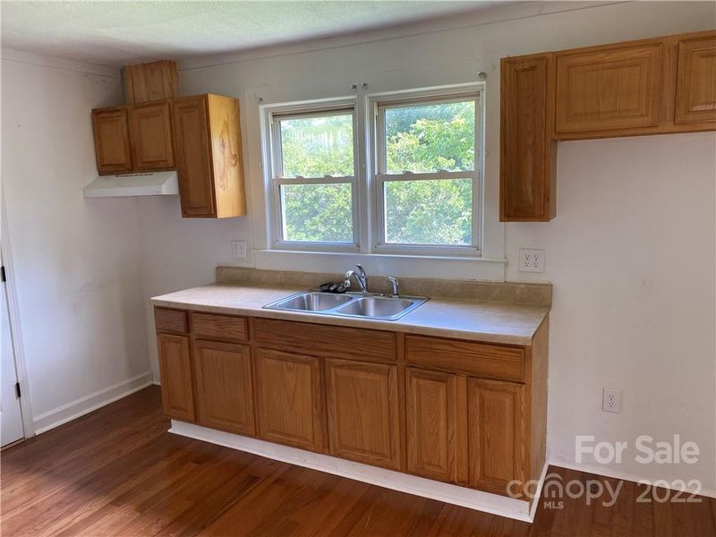 401 N Charleston St, Blacksburg, SC 29702